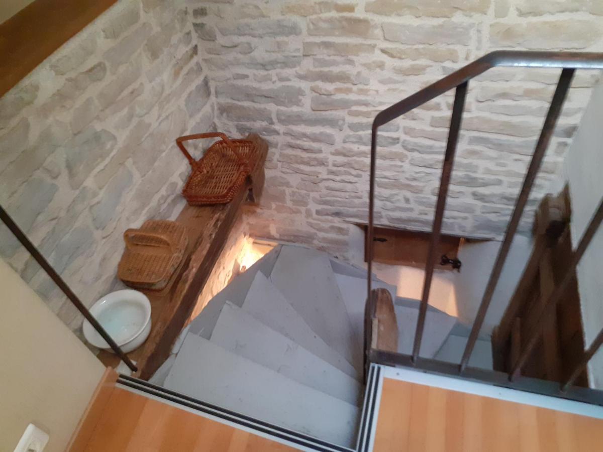 La Petite Sentence De Noyers Exterior photo